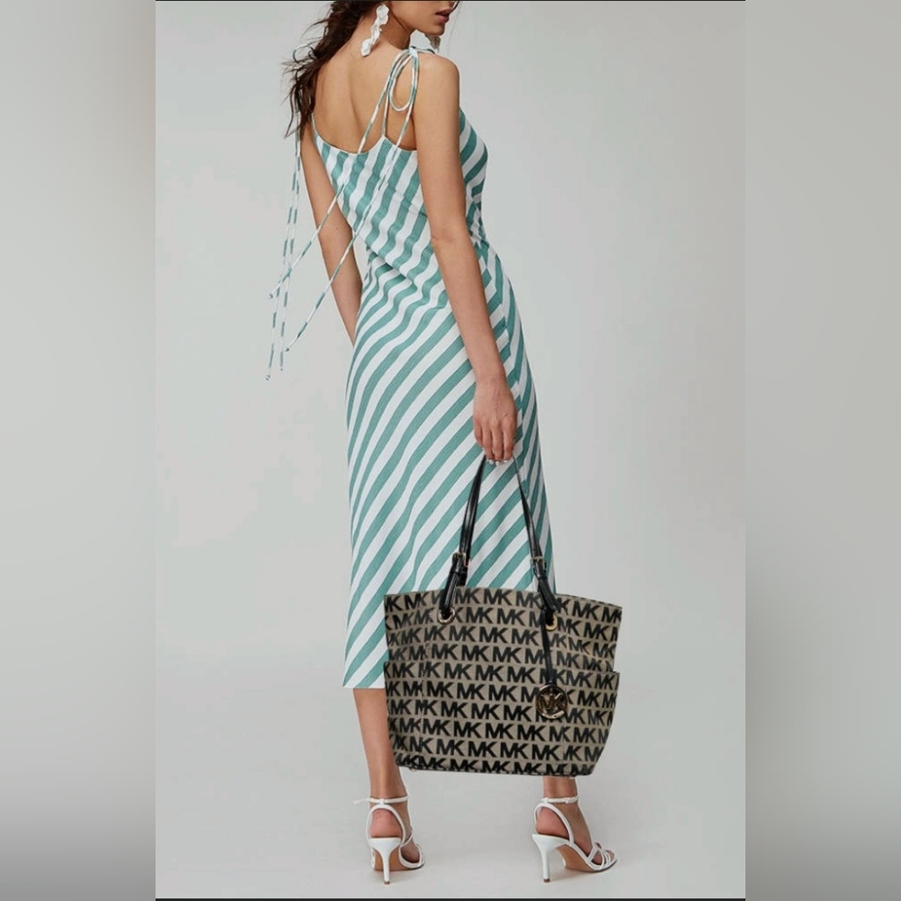 MICHAEL Michael Kors Black/Beige Signature Canvas Jet Set Tote
